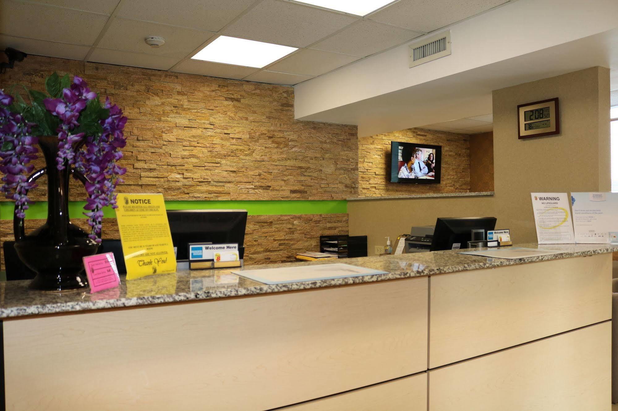 Hotel Super 8 By Wyndham Plattsburgh Exterior foto