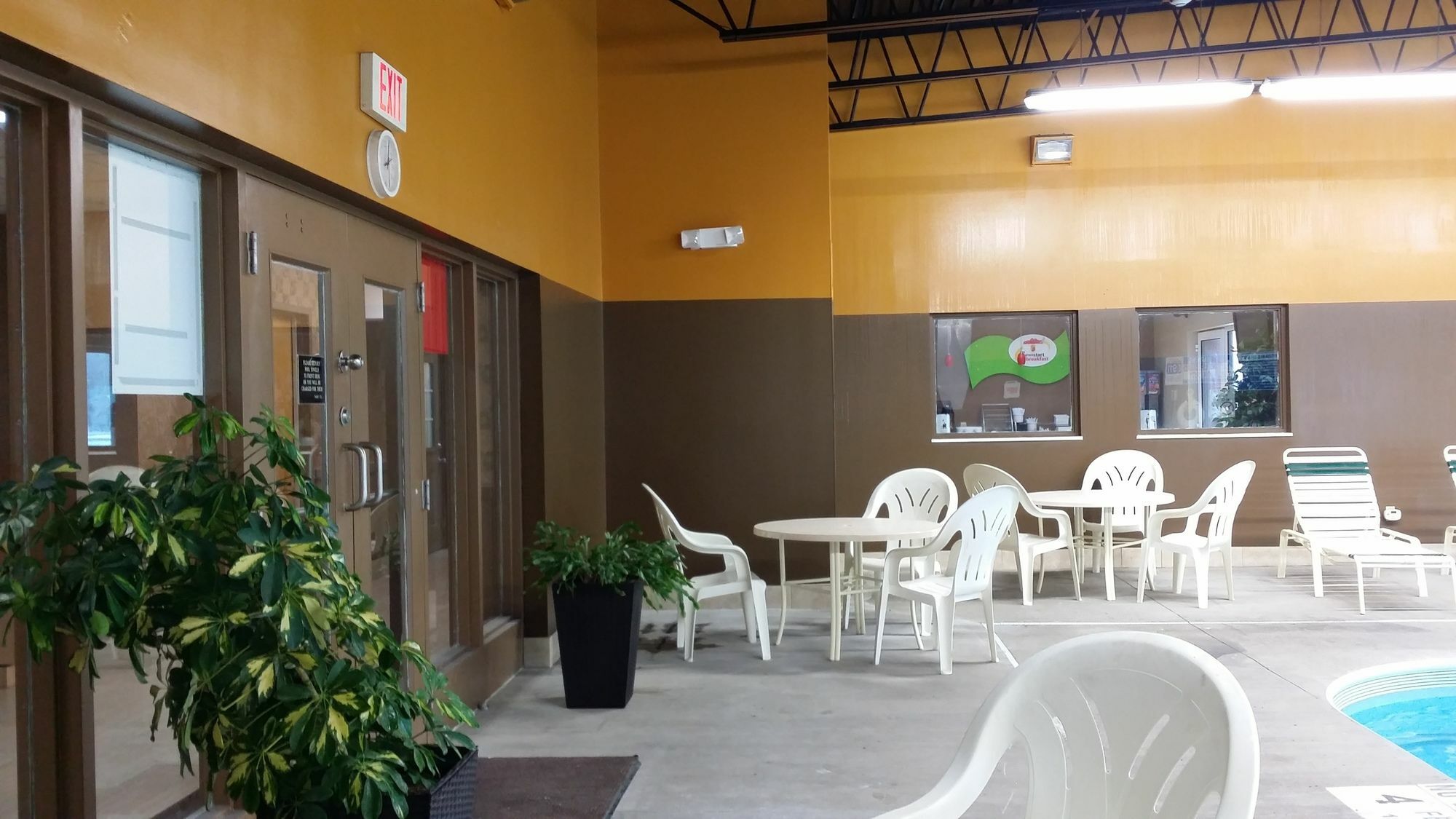 Hotel Super 8 By Wyndham Plattsburgh Exterior foto